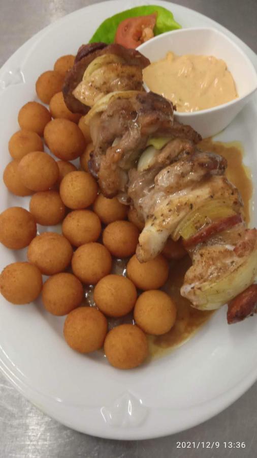 Mala Svata Hora - Penzion & Restaurace Mníšek pod Brdy 外观 照片