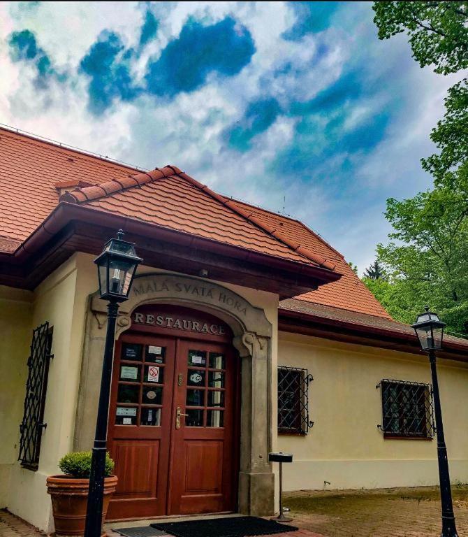 Mala Svata Hora - Penzion & Restaurace Mníšek pod Brdy 外观 照片